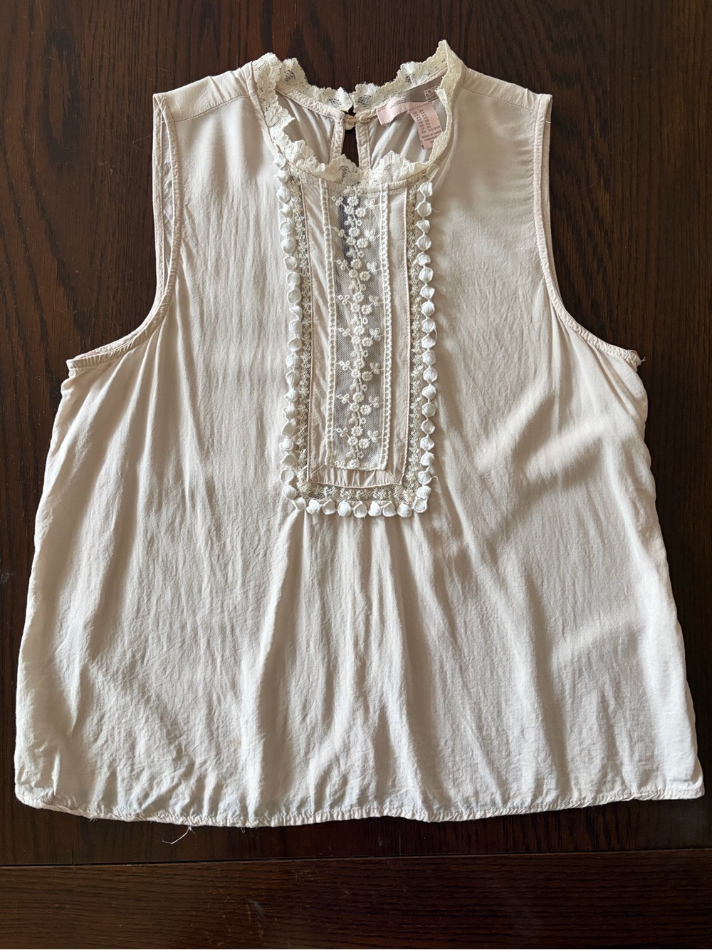 Forever 21 Sleeveless Ivory Top With Lace and Embroidered details Size XS